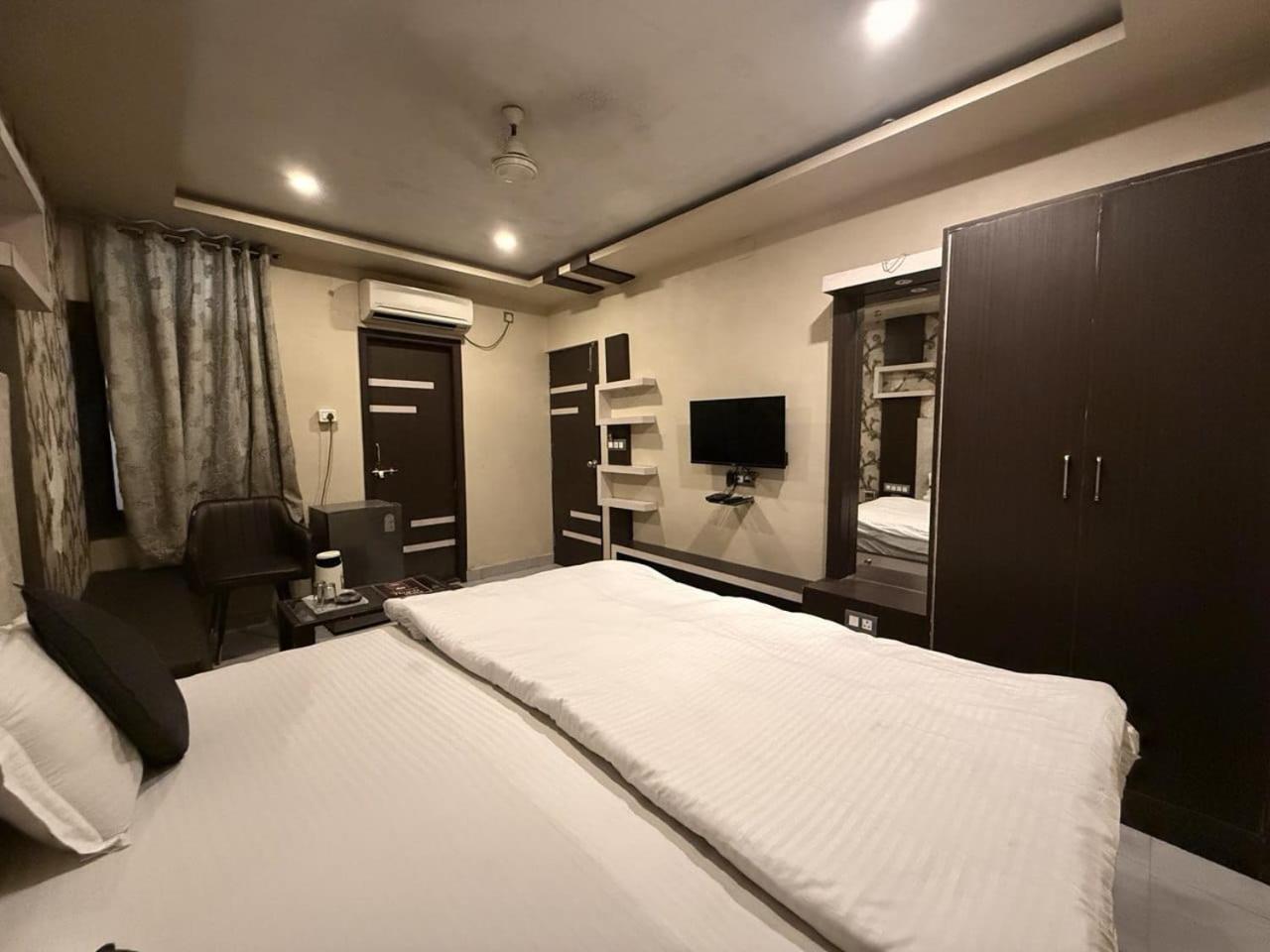 ורנאסי Rajkamal Palace - Near Kashi Vishwanath Temple מראה חיצוני תמונה