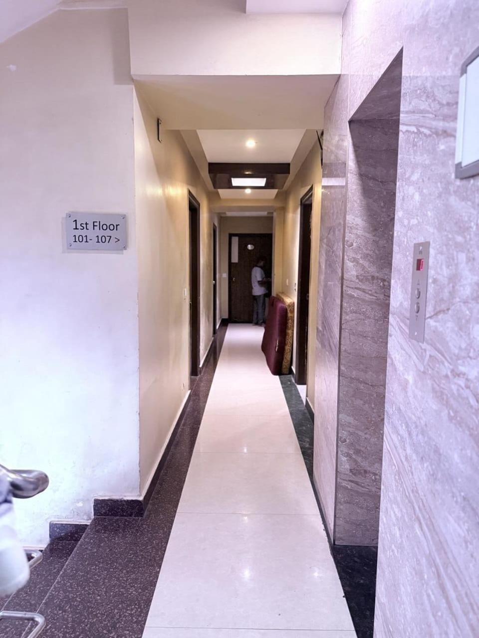 ורנאסי Rajkamal Palace - Near Kashi Vishwanath Temple מראה חיצוני תמונה